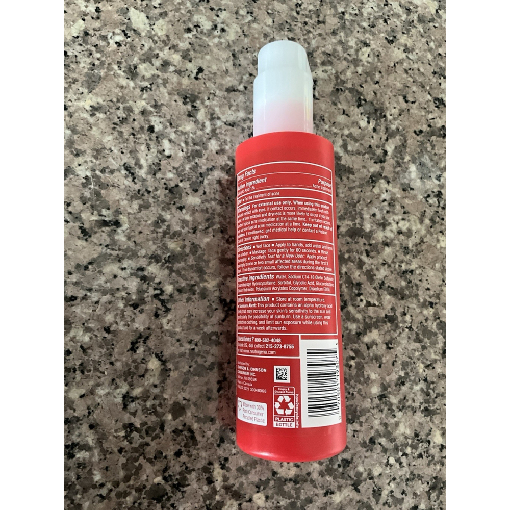 NEW ~ Neutrogena Stubborn Texture Acne Daily Cleanser 4% Glycolic, 6.3 fl oz - Picture 5 of 9